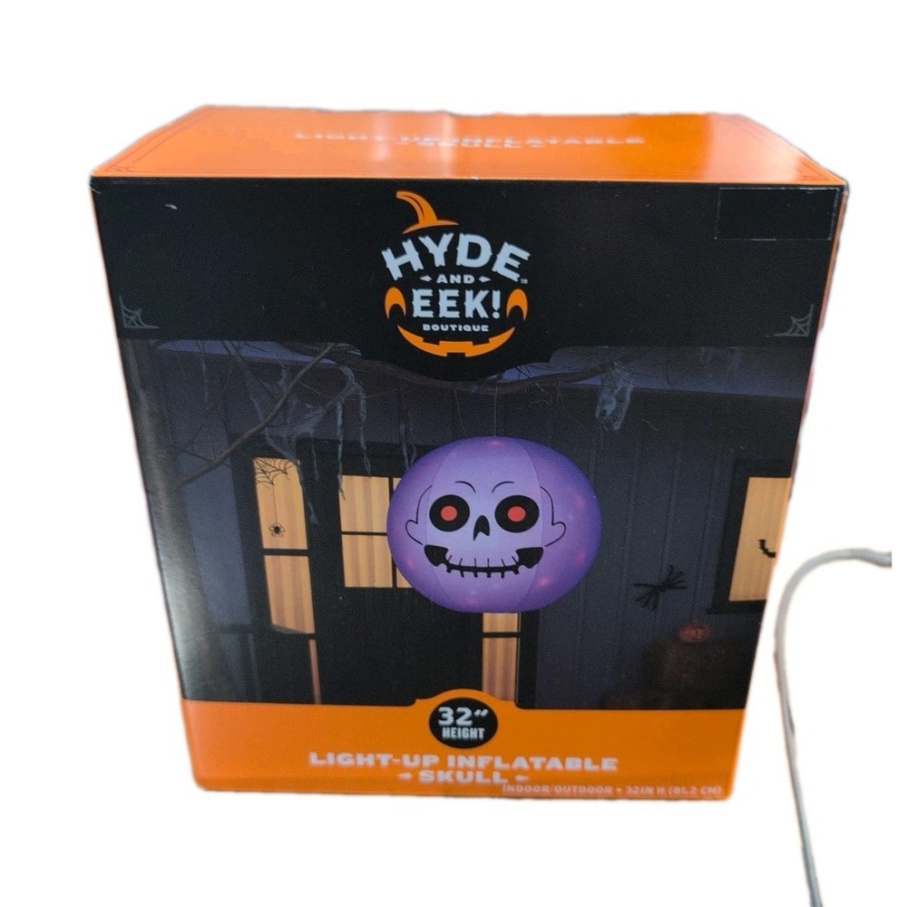 Hyde & EEK Light up Inflatable Skull 32 in. Indoor /outdoor Halloween decor